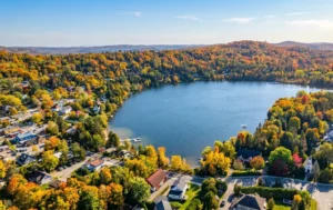 Aerial view of the village of Sainte-Adèle and Lac Rond in autumn, an ideal setting for living in Sainte-Adèle