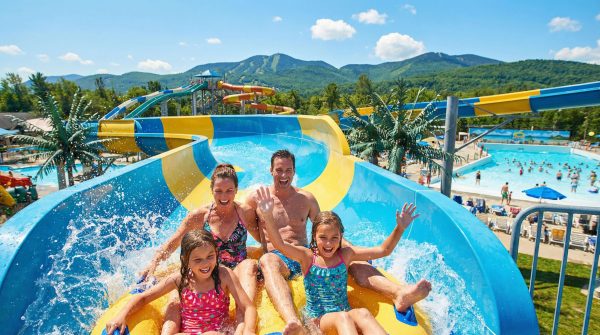 A family enjoying the water park, a highlight of Saint-Sauveur summer activities and fun things to do in Saint-Sauveur.